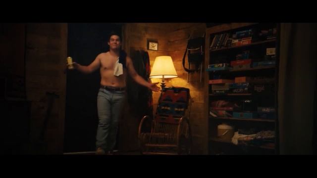 Они попали в фильм, в котором если начнешь раздеваться появится маньяк | Краткий Пересказ Фильма смотреть онлайн