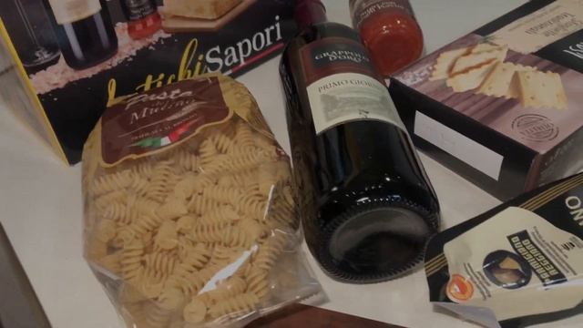 Смотрим «дом Gucci￼» / Распаковка подарка￼ / Закупка в супермаркете￼ / Домашняя вечеринка￼ ￼ смотреть онлайн