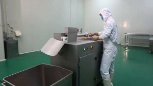 Видео работы автоматического пиллера XIAOJIN CTP - снятие оболочки с сосисок