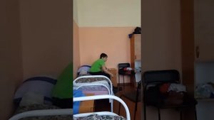 2 школьника подрались.