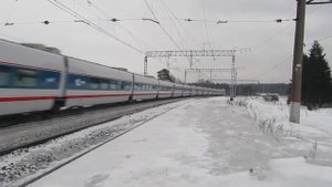 ЭП20-013 с поездом, платформа Колочь