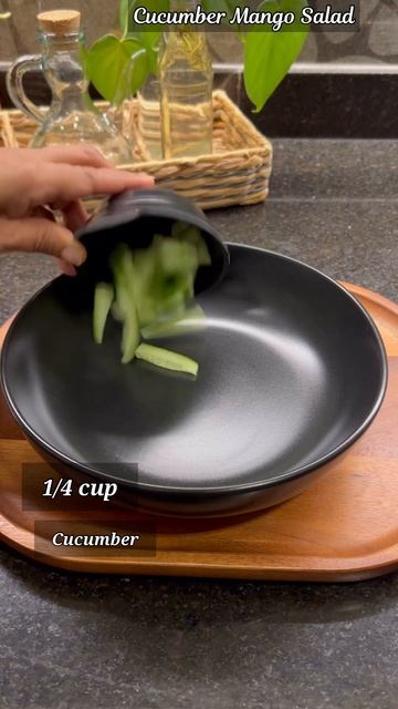 Cucumber-Mango Salad -try this fresh, healthy & delicious salad | #shobhasrecipelab #shorts смотреть онлайн