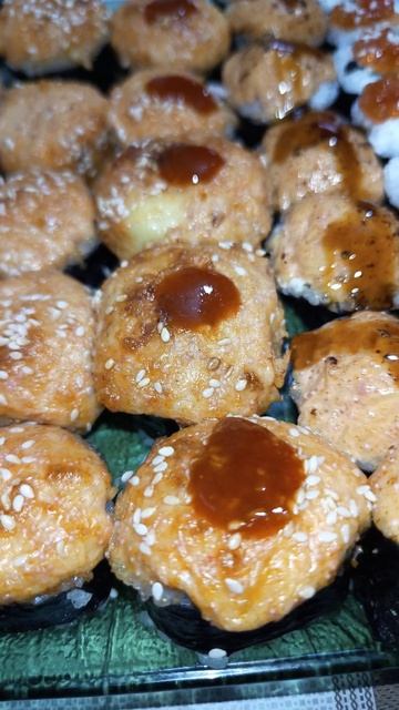 Роллы дома с красной икрой, запеченые, опаленые. смотреть онлайн