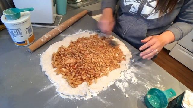 apple cinnamon sticky buns смотреть онлайн