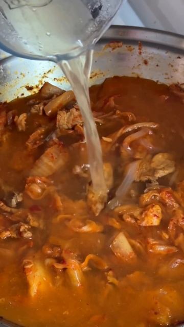 ВЗБОДРИТ ЭТОТ ОСТРЫЙ СУП ВАС ТОЧНО! Кимчи - тиге! Суп от Похмелья и для Здоровья! Kimchi stew смотреть онлайн