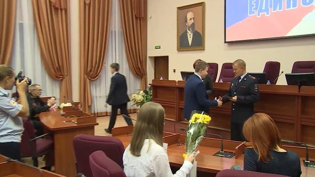 Десять череповецких школьников впервые получили паспорта смотреть онлайн