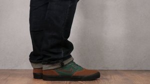 NIKE SB CHRON 2 LIGHT CHOCOLATE/BLACK/NOBLE GREEN ON FEET