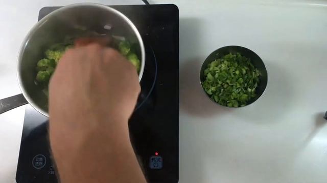 A dad’s vegan Mac & Cheese, vegetarian pasta bake and healthy carbonara with lots of vegetables смотреть онлайн