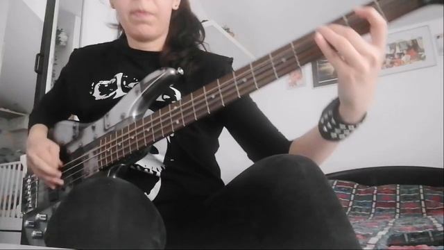 Riblja Čorba - Odlazak u grad (bridge) // bass cover by 🖤⚡RockMom⚡🖤 смотреть онлайн