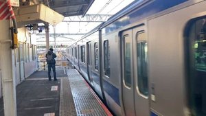 15.02.2023 года.Перегонка электровоза и поезда серии Е531 маршута«Ниигата-Йокогама»на станции Омия.