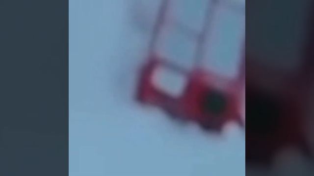 Что-то странное происходит смотреть онлайн