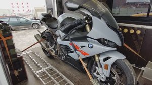 как крепить BMW S1000RR в прицепе или в фургоне