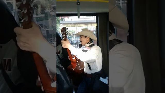 Гитарист на автобусе Маханбет смотреть онлайн