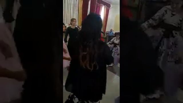Агавова Хадиджа  шикарная песня про маму и папу на свадьбе сестры