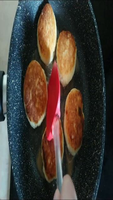 РЕЦЕПТ. Вкусные сырники / Готовим дома #shorts смотреть онлайн