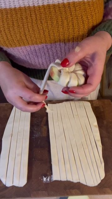 #слойки с яблоками в русской печи! #наготовила #вкусно#вкусноибыстро #русскаяпечь #дача #дачныйвлог смотреть онлайн