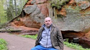 Почитаемая пещера, или "Пещёрка" в деревне Трутнево (Гдовский район Псковской области)