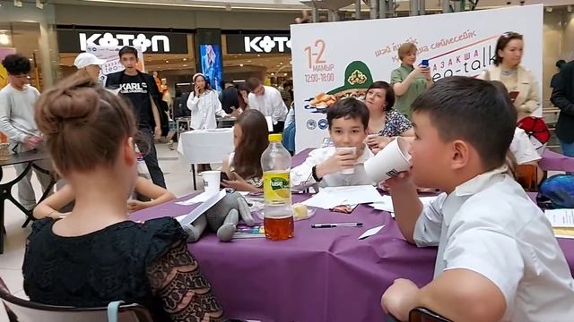 Фрагменты мероприятия "Қазақша tea tаlk " с участием учеников 4 "в" КГУОШ10 АЛМАТЫ смотреть онлайн