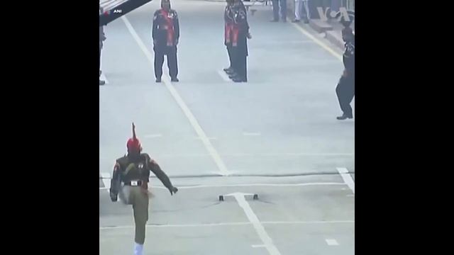 Смена караула на границе Индии и Пакистана смотреть онлайн