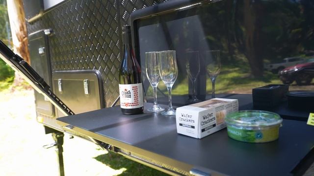 On The Move Caravans Traxx Series 4 Walk Through смотреть онлайн