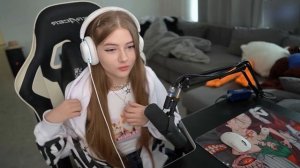 Гаечка показала бубсы