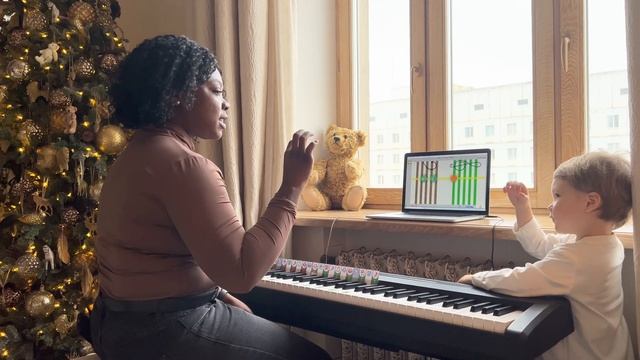 Michael. Педпрактика, урок №1. Разучивание песни "Hot Cross Buns" правой рукой 3 пальцем смотреть онлайн