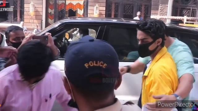 Что ждет новый фильм Акшая Кумара Сара Али Кхан шок про мать Кто теперь допрашивает Арьяна Кхана смотреть онлайн