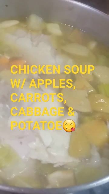 #CHICKENSOUP W/ SLICED OF APPLES CARROTS, CABBAGE& POTATO😋🤩💛 смотреть онлайн