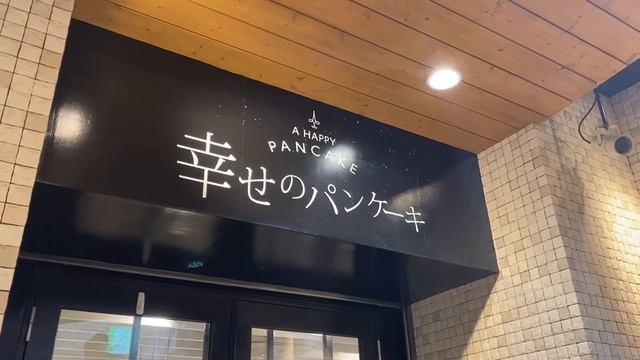 FLUFFY PANCAKES 🥞 + eggs benedict 🍓 The TWO BEST CAFES in American Village - OSAKA, JAPAN