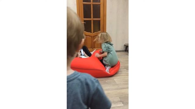 Вечер у дедушки в гостях. Вместе веселее. Кресло мешок прошло проверку.