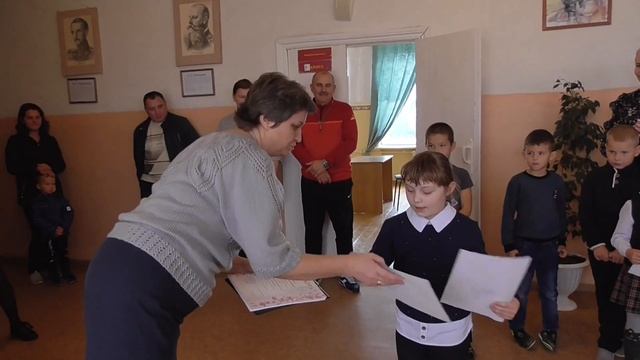 Линейка в МКОУ Колбинская СОШ, итоги 1 четверти смотреть онлайн