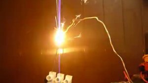 Высоковольтная дуга и швейная иголка. Бенгальский огонек