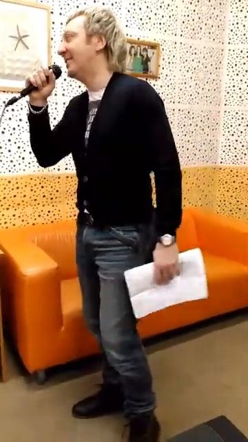 Уроки вокала. Расщепление. Школа ВОКАЛКЛИПП смотреть онлайн