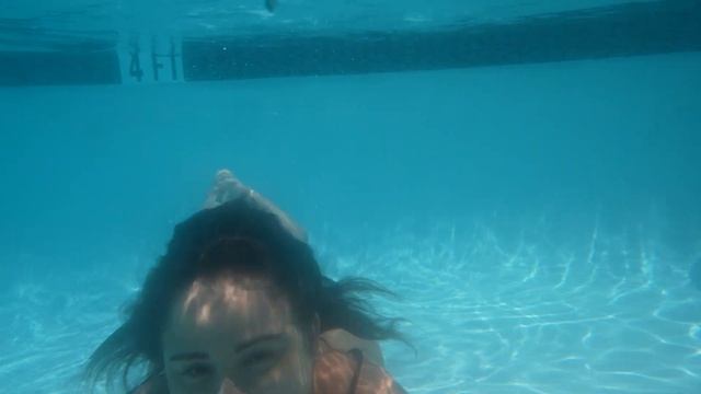 pretty girls in the swimming pool underwater shoot Miami swim week смотреть онлайн