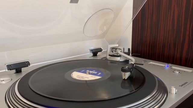 Chuck Berry “Sweet Little Sixteen” 78 RPM смотреть онлайн