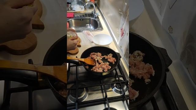 Вода тёп250млДрожжи сух7 грМасло2 ст.лМука 450 гр Сахар 1 ч. л Соль пол чл дать тесту отдохнуть смотреть онлайн