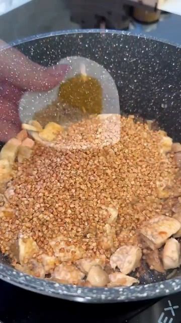 Гречка с курицей и грибами в сливках 🍄 Рецепт на видео 🎥 смотреть онлайн