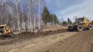 Засадили бульдозер, вытаскивал К-700 и ЗИЛ-131!