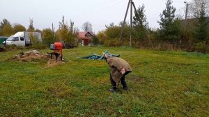 Возим землю поднимаем участок.