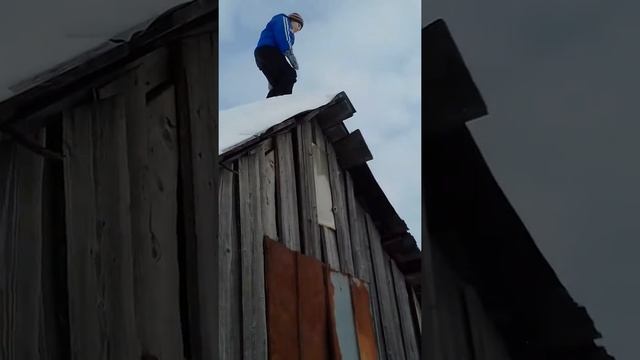 Я ору!!!! Это стоит посмотреть безумный парень прыгает с крыши!!!! смотреть онлайн