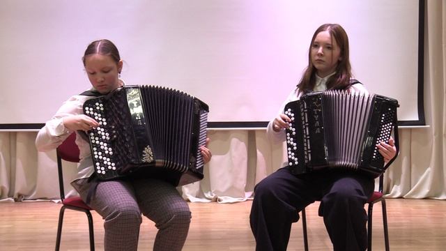 инструментальный ансамбль дуэт 1 возрастная группа Мартынова .В и Тарасова.А ( Весёлые ребята - А.Жи