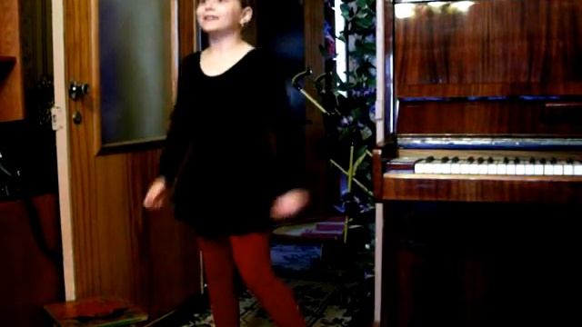Nice girl funny song!!!  Катюша исполняет Весёлую кадриль!