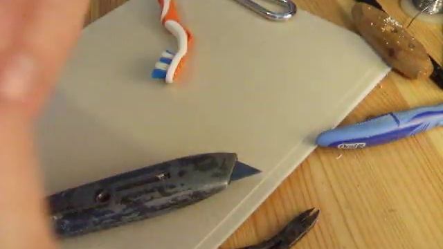 Let's disassemble a Colgate Vibrating Toothbrush смотреть онлайн