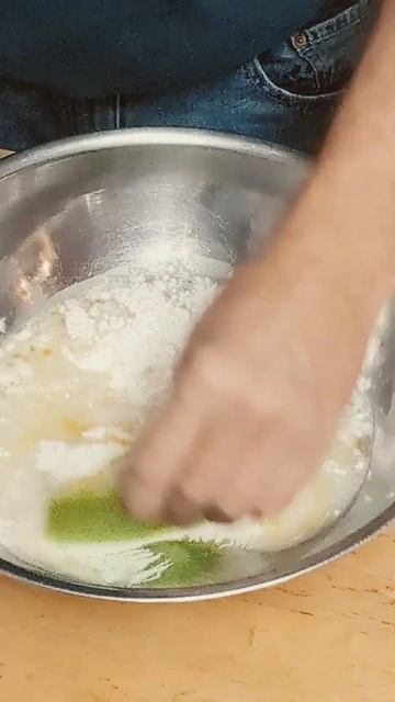 Sauerkraut and Mushroom Pierogi: Mixing1 смотреть онлайн