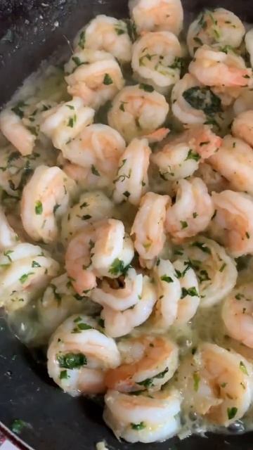 shrimp in sesame oil fresh coriander and garlic#yummy#crunchy#short