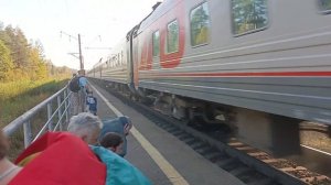 эп1м с пассажирским поездом проезжает рзд. 296 км