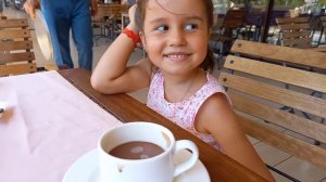 София  пьёт детское кофе