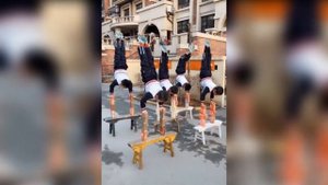 Обычный Урок Физкультуры в Китайской Начальной Школе