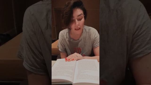 Блогер Арина Винтовкина читает книгу Анны Красильщик "Давай поедем в Уналашку" смотреть онлайн