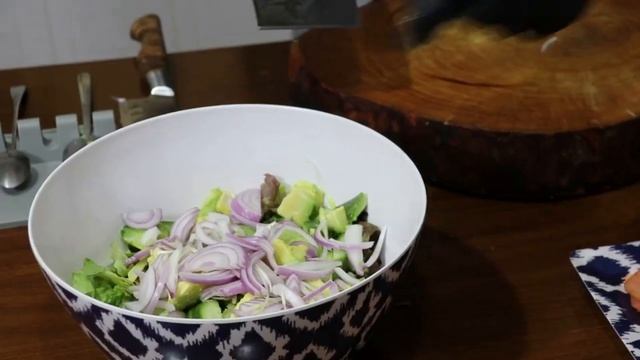 САЛАТ С СЁМГОЙ И АВОКАДО. смотреть онлайн